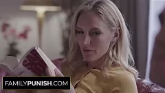 Odtwórz Zmysłowa MILF nie może się oprzeć ruchaniu pasierba