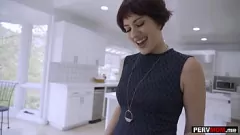 تشغيل جريئة STEPMOM جيسيكا ريان في الملابس الداخلية والجوارب الاستفزازية