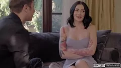 Redare Curvy Brunete Trișează cu anchetatorul privat: Fuck intens pe față, degete în păsărică și gât adânc
