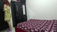 Odtwórz Curvy Brunette MILF robi się spocony w intensywnym treningu jogi - Loressex