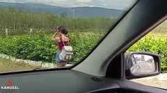 Odtwórz Latina Petite daje loda w samochodzie na bilet do domu