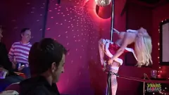 Abspielen Weihnachtsfeier: Analgruppe Sex mit Strumpfmilfs