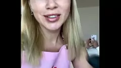 تشغيل جربي تجربة إزالة الشعر بالشمع المطلقة مع SugarNadya وهي تتعامل مع العاهرات الشقراوات الأكثر إثارة في الواقع، وتعرض لقطات مقربة لأرجلهن الناعمة وأقدامهن بالكعب العالي