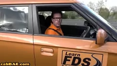 Redare O blondă taximetristă cehă îi face o muie intensă pasagerului ei înainte de sex sălbatic cu mașina