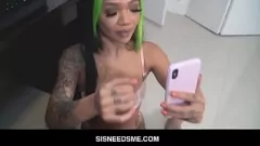 Redare Fratele vitreg obraznic o trezește pe sora vitregă fierbinte Paisley Paige pentru o plimbare de dimineață pe penisul său gros