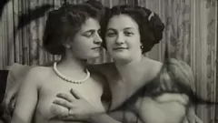 Reproducir Dark Lantern Entertainment presenta Volumen uno, capítulo uno, película completa: Mi vida secreta: las confesiones eróticas de un caballero inglés victoriano con lamiendo el coño peludo