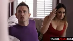 Oynat Şehvetli bir üvey anne ve üvey oğlunun kız arkadaşı, büyük göğüslü ve büyük memeli puma eylemli bir tabu üçlüde