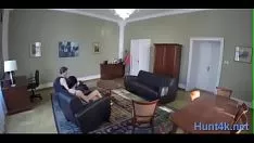 Oynat Sıcak esmer yıldırım 'in putz şiddetli bir şekilde çarpıldı