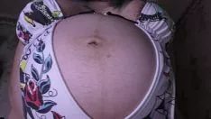 Odtwórz W połowie zamężna kobieta ze znaczącym brzuchem wywijającym się w kowmiss położyła swojego żonatego mężczyznę, aż bardzo mocno spuściła! - nieprzezroczysty mari