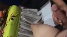 Jouer Simbol molekul bersama binor yang tak puas dengan ukuran riven kontol suaminya yang kecil