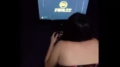تشغيل Joguei FIFA 22 e fiquei muito excitada toda molhadinha.
