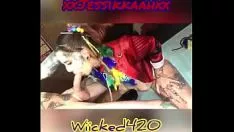 Odtwórz Wesołe przednie gardło brobdingnagian gumiaki w sylwestra