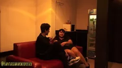 Oynat Patron Tombul Arjantinli Hizmetçiye Anal Irklararası Seks ile Büyük Bir Zam Verir